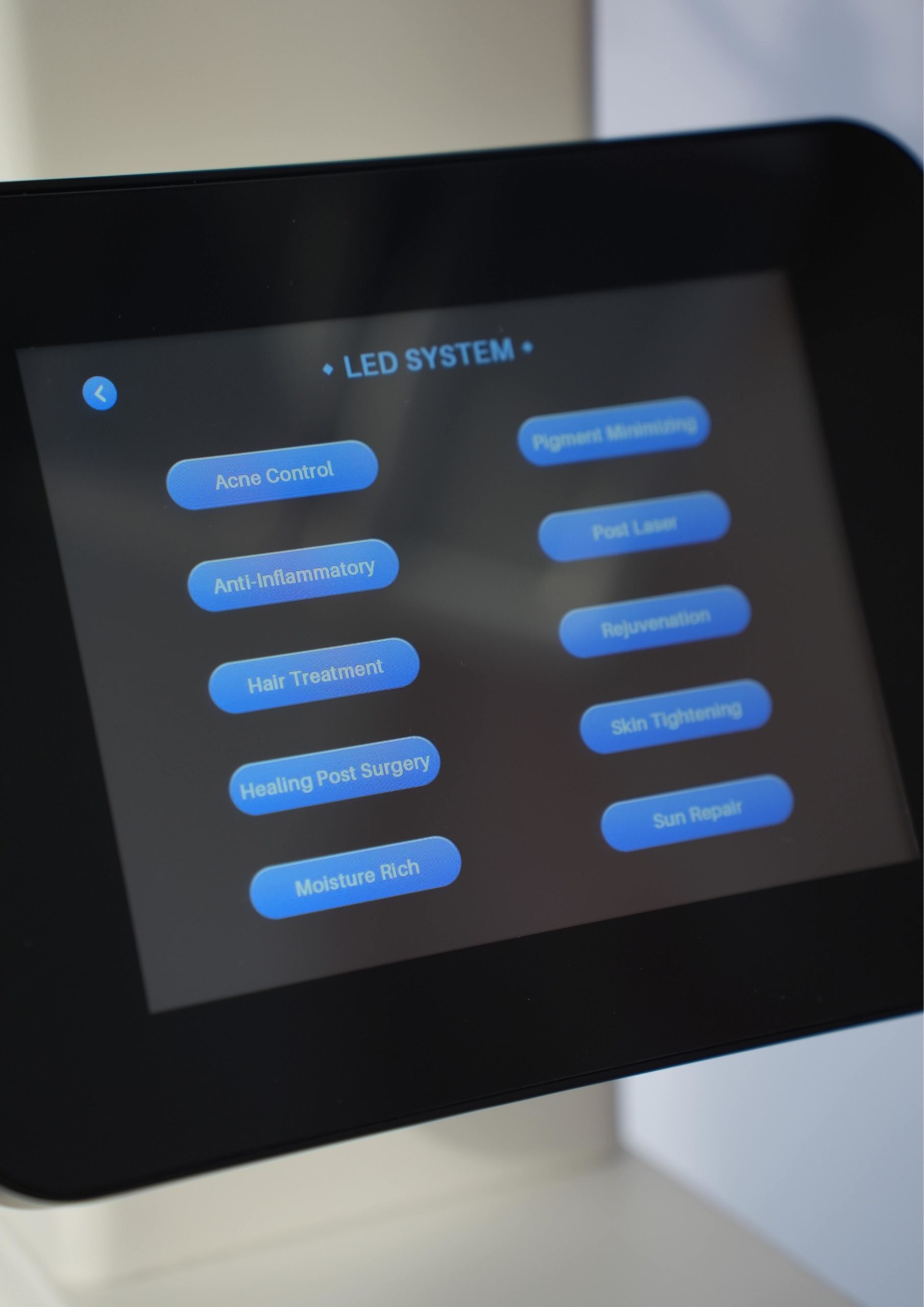 DermoLed 7 LED phototherapy touchscreen control panel with treatment programs