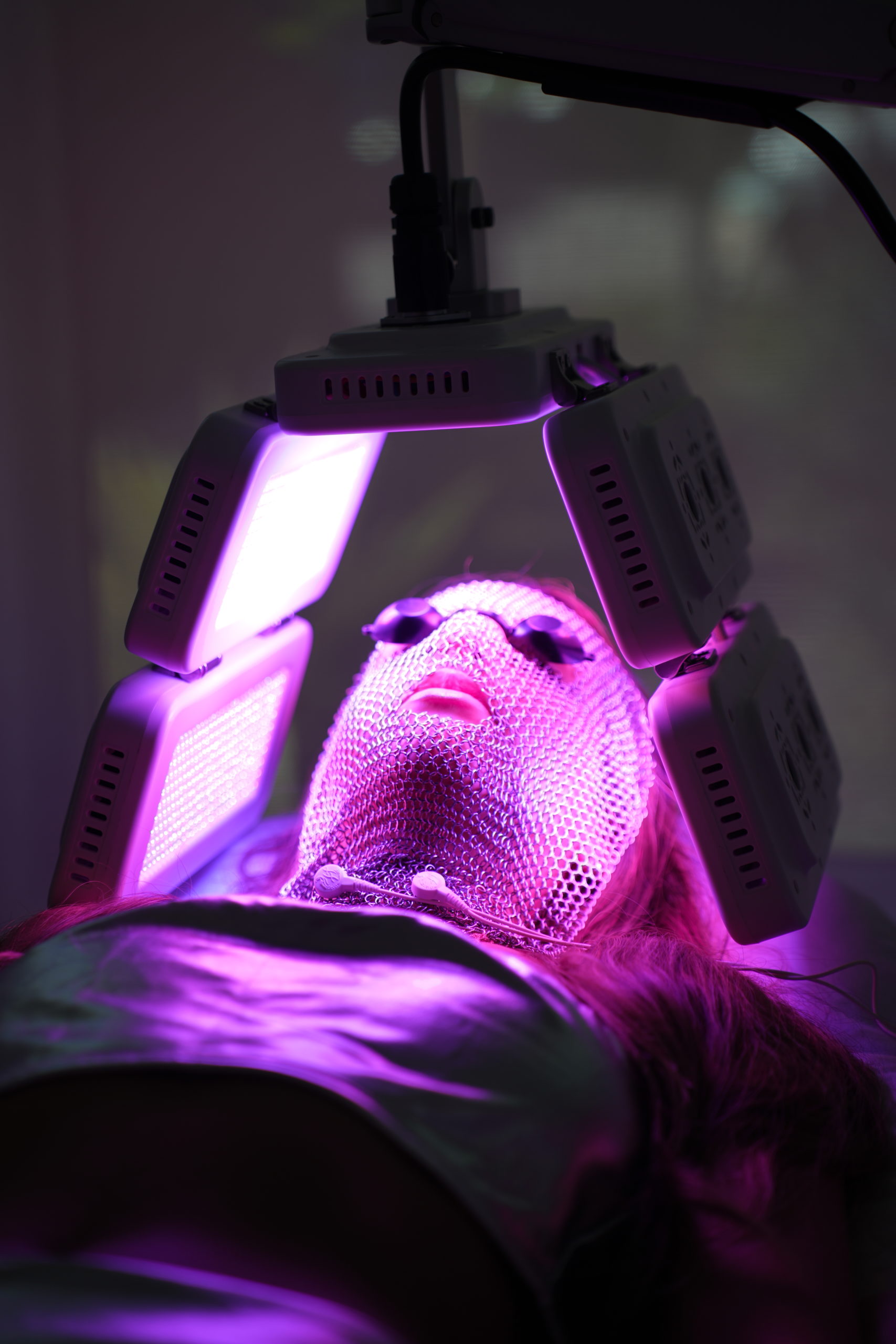 DermoLed 7 LED phototherapy treatment session in aesthetic clinic